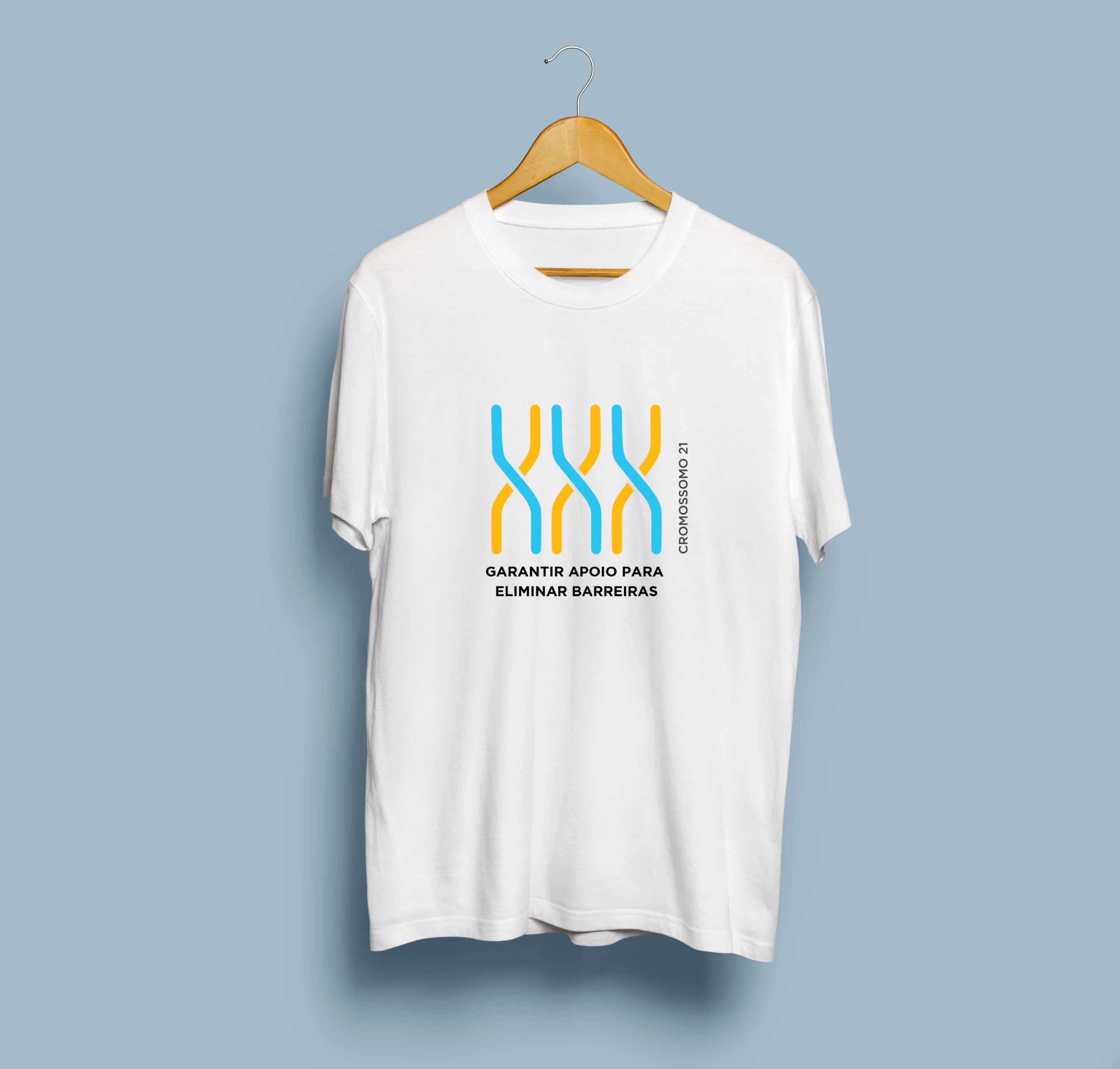 Camiseta branca com ilustração estampada.